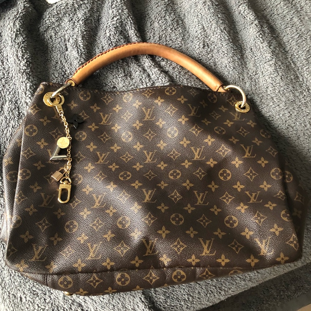 Louis Vuitton artsy mm